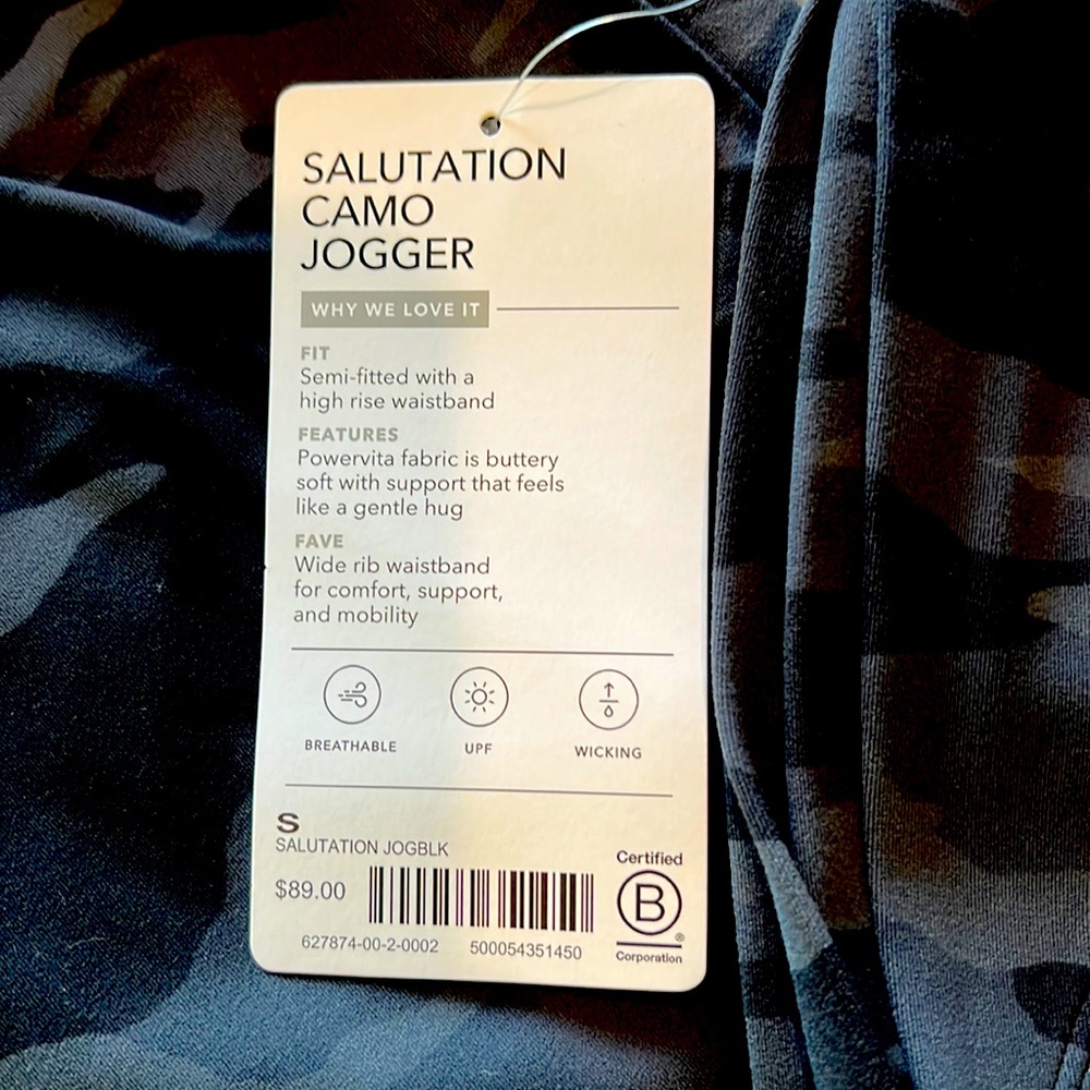 NWT. Athleta Salutation stretch joggers.